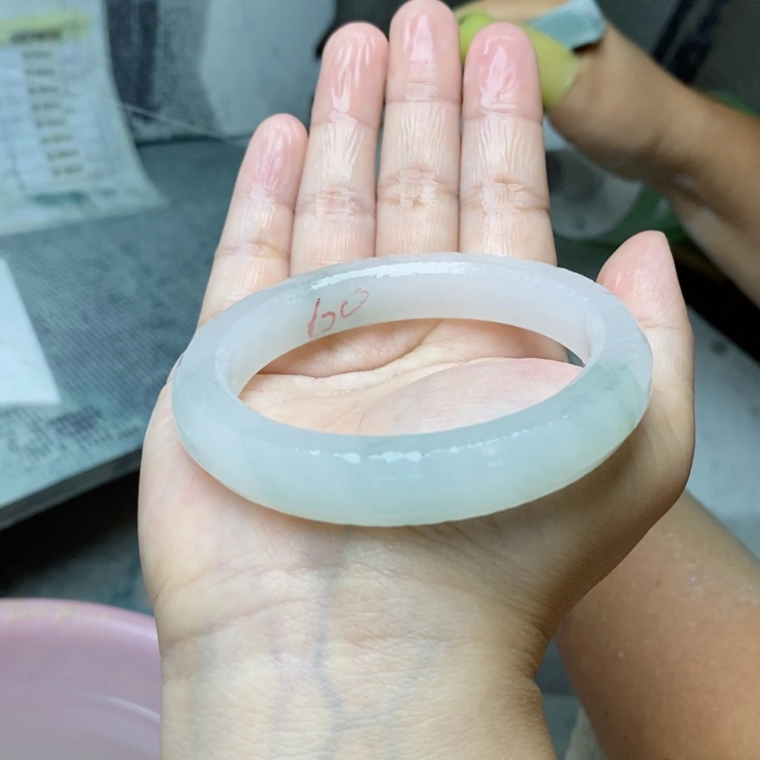 小***迪石英质玉手镯未镶嵌定制