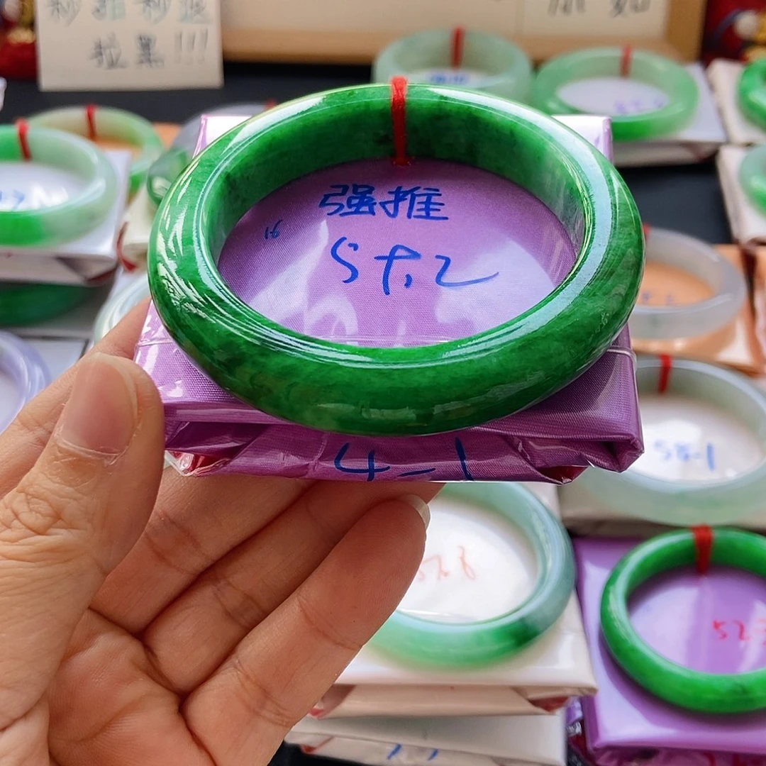 未镶嵌手镯翡翠暖**手镯分