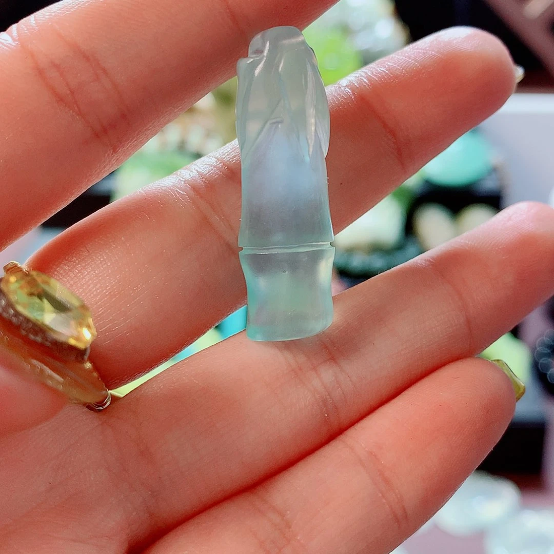 蛇纹石玉挂件未镶嵌鱼