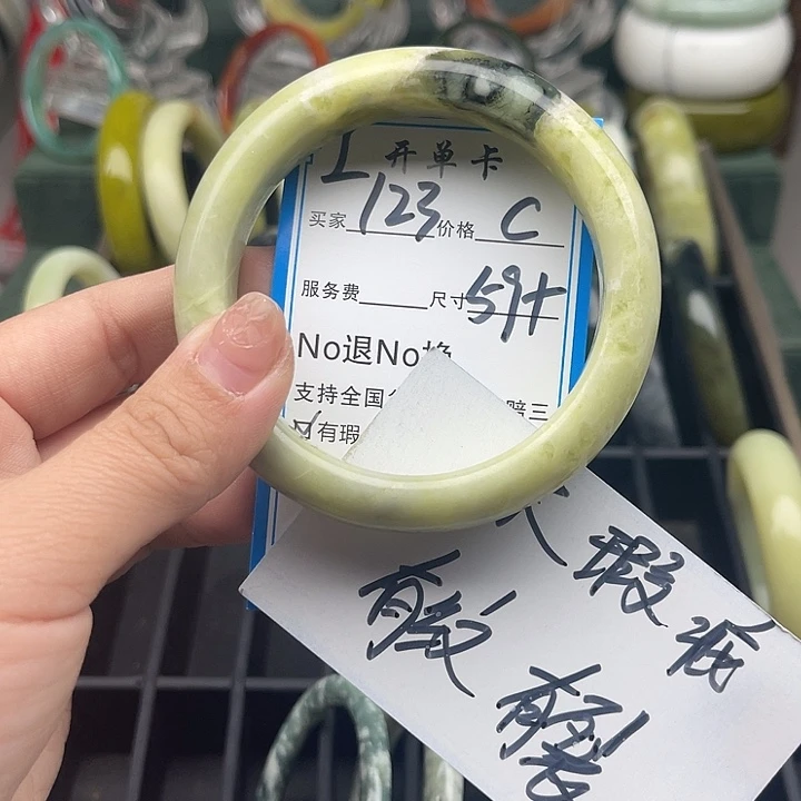 蛇纹石玉未镶嵌手镯