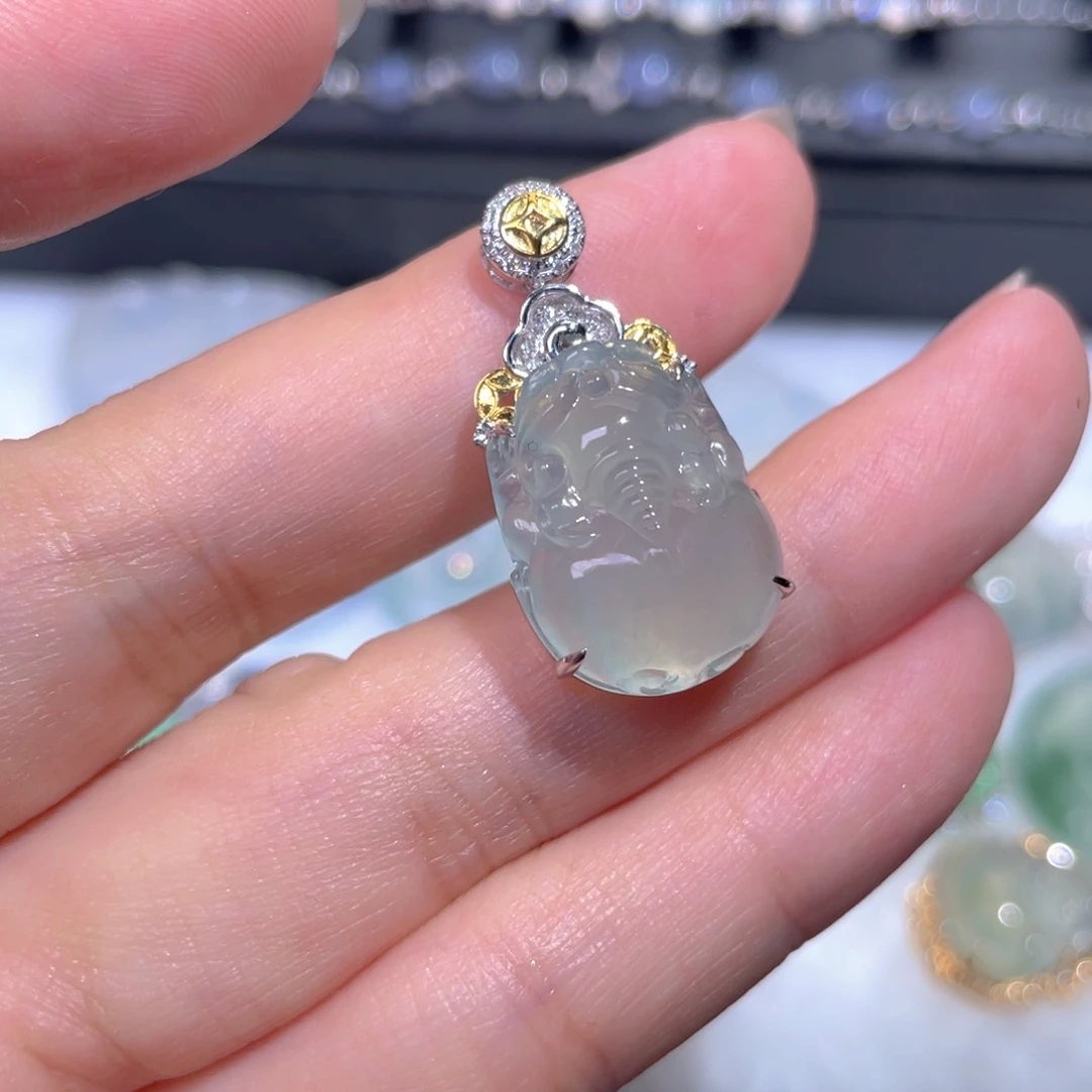 颈饰18K金镶嵌翡翠翡翠