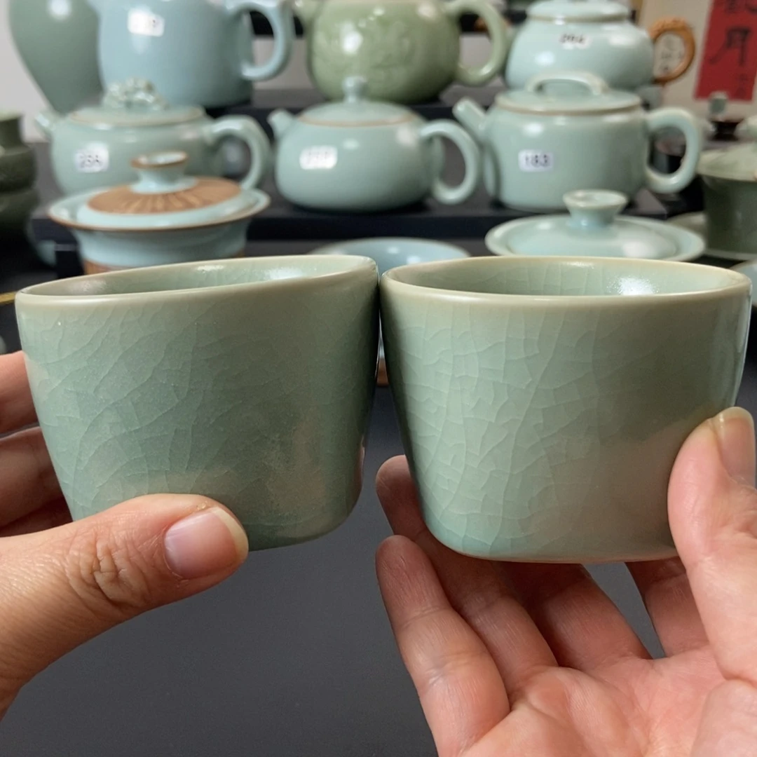 仿古釉水天圆地方杯微瑕2支