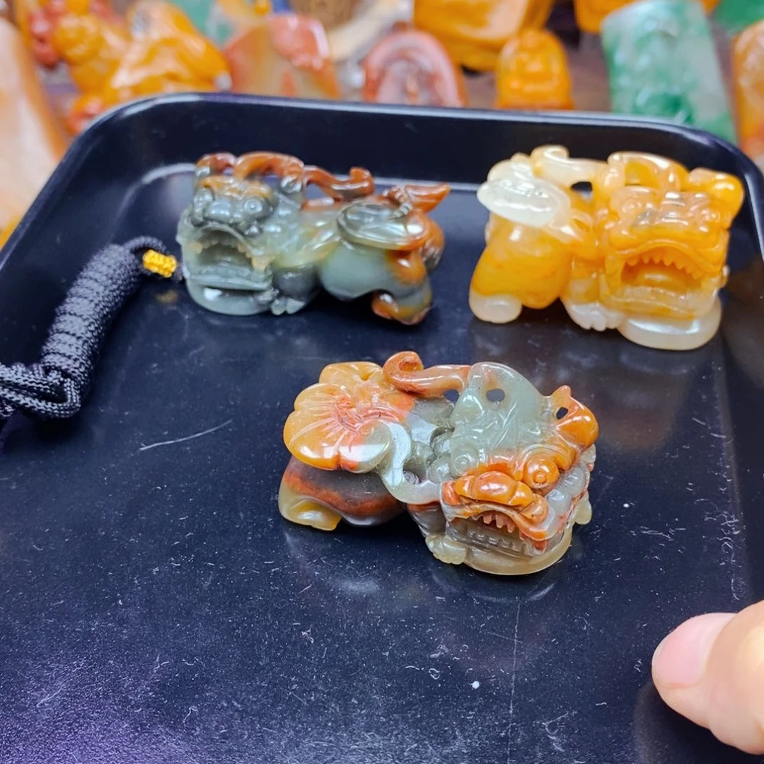 石英质玉（黄龙玉）未镶嵌颈饰