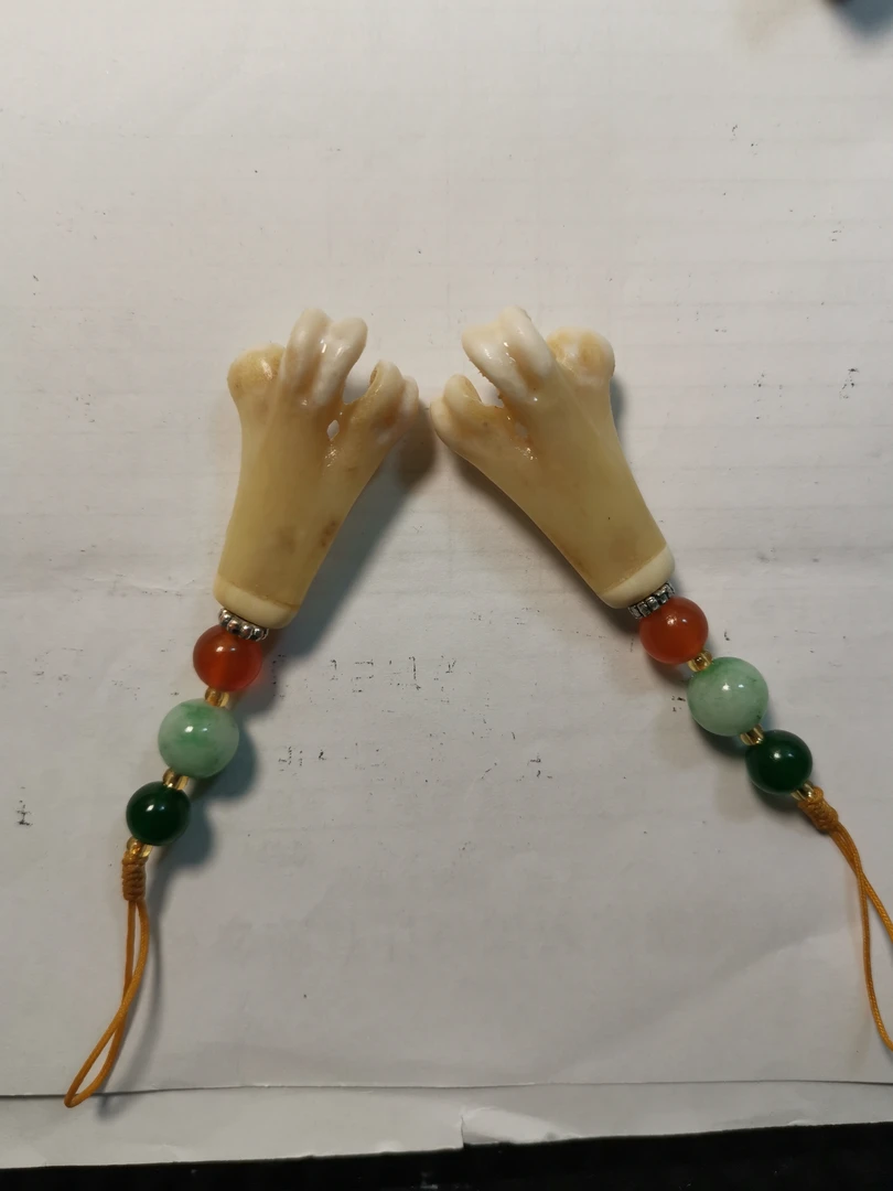 鸡凳子工艺，大权在握吊坠，做工精湛，用料讲究，可以配备各种盘玩。