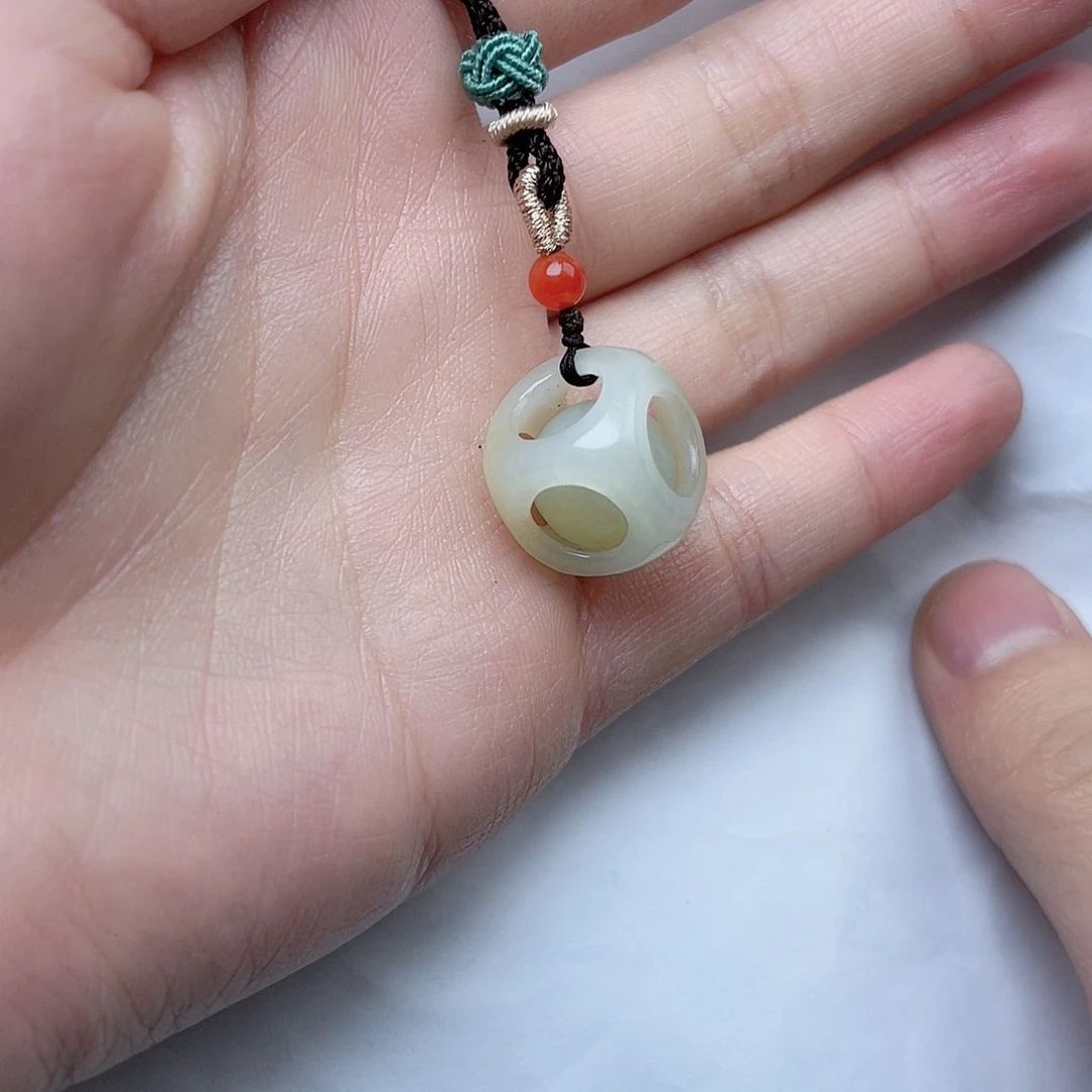 和田玉挂件。k k未镶嵌