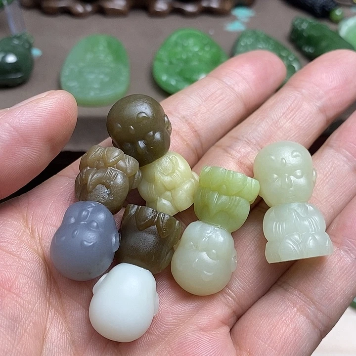 茵***妮颈饰未镶嵌和田玉