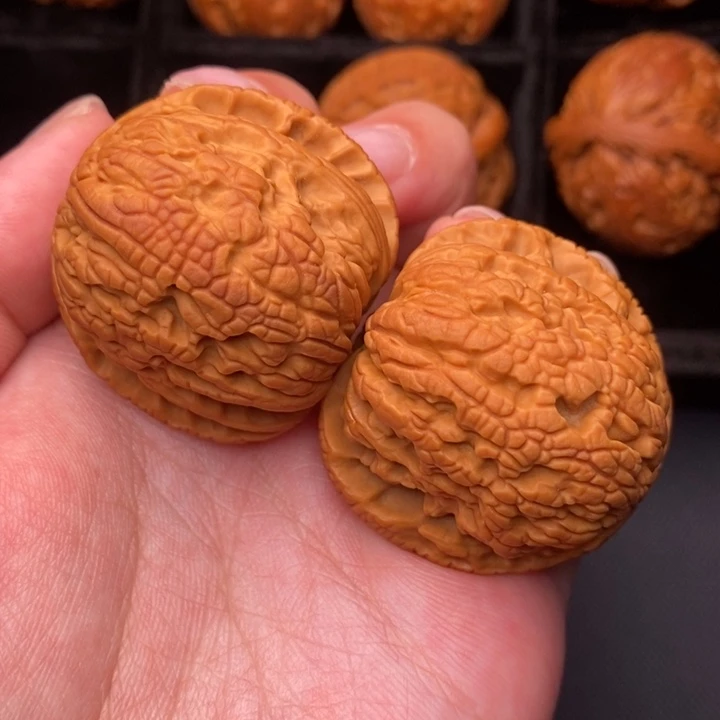 38碧玺（处理）文玩