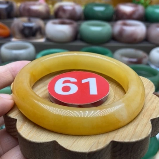 未镶嵌手镯石英质玉