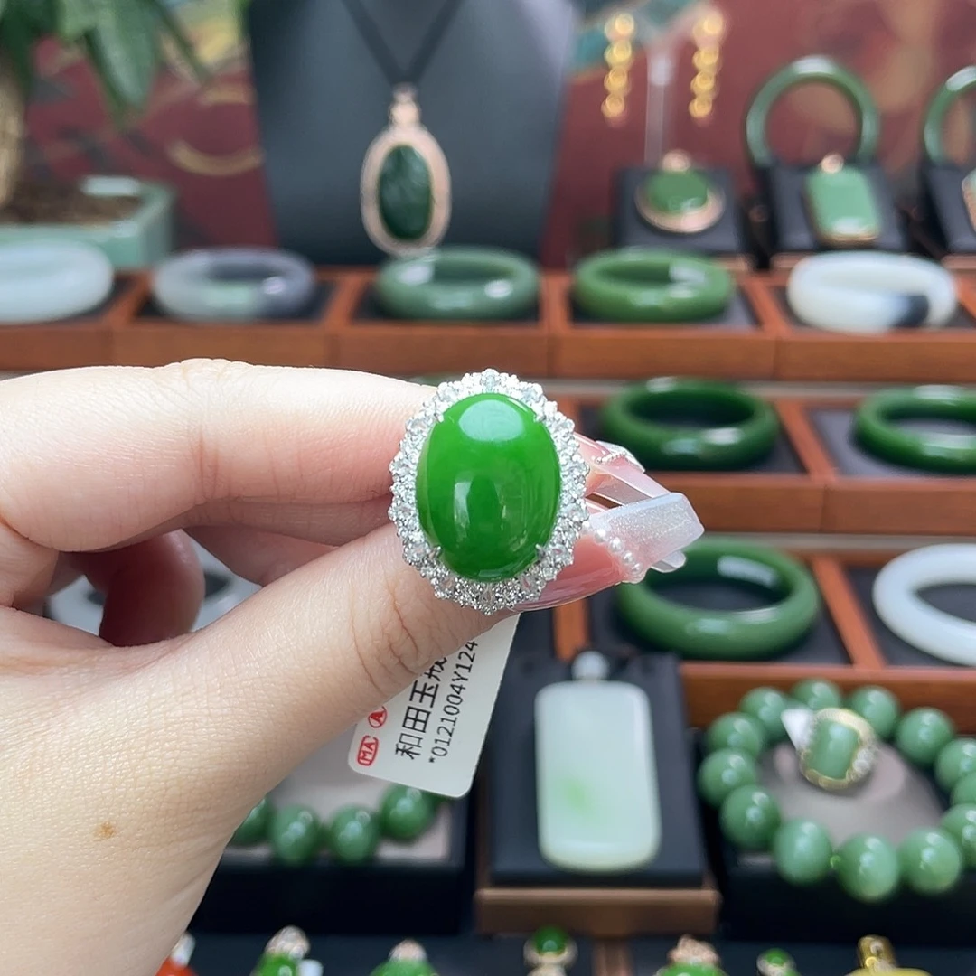 和田玉戒指+吊坠两用款18K金镶嵌