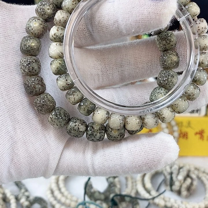 星月菩提手串我**呐星月菩提雕刻手串