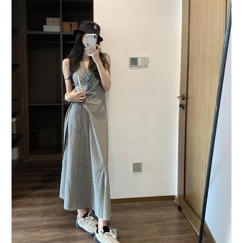 V领连衣裙2025夏季新款法式复古格纹无袖收腰绑带中长款背心裙子