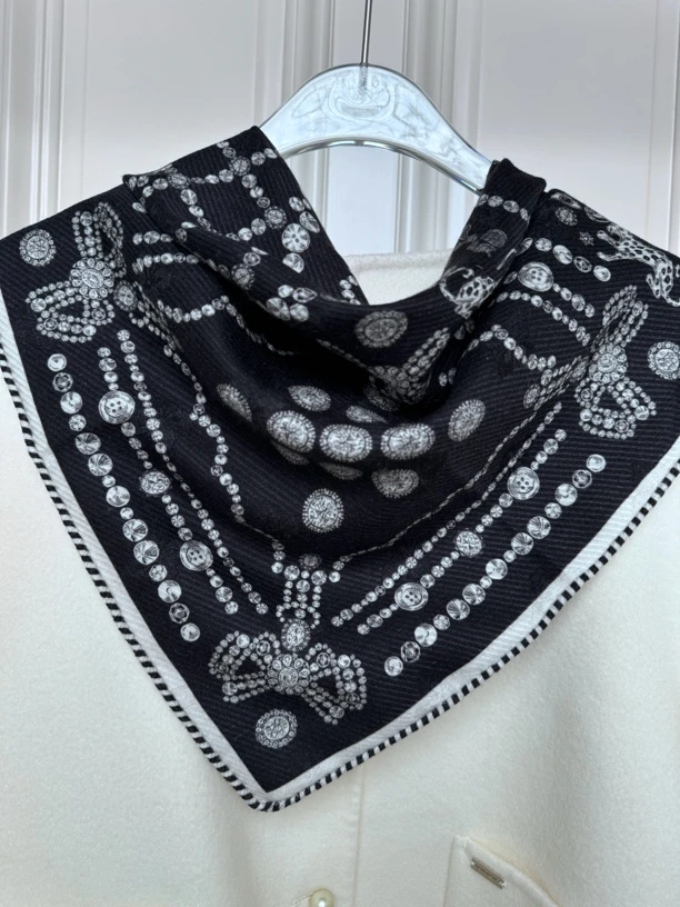 黑色珠宝配饰 丝毛女士披肩丝巾65*65气质百搭