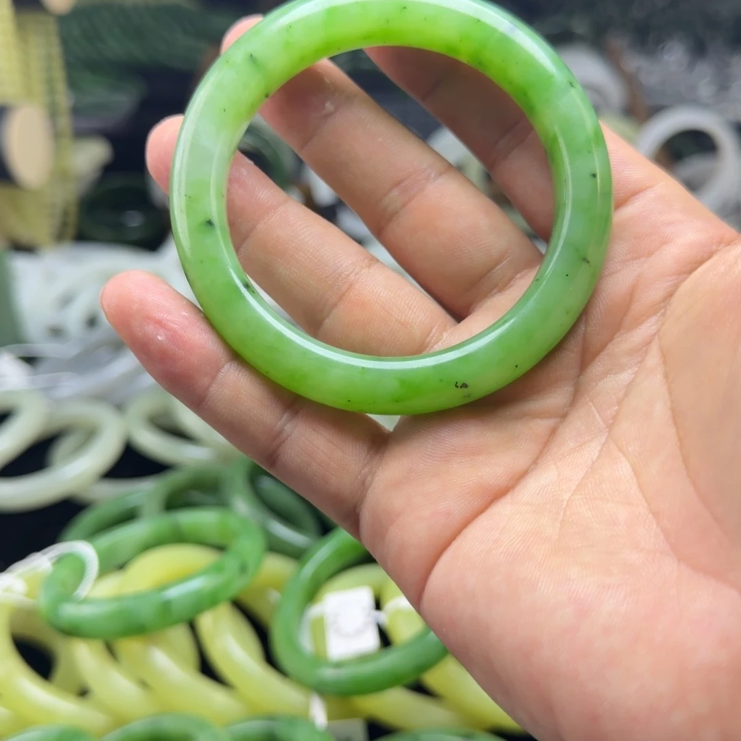 郑***9和田玉未镶嵌手镯