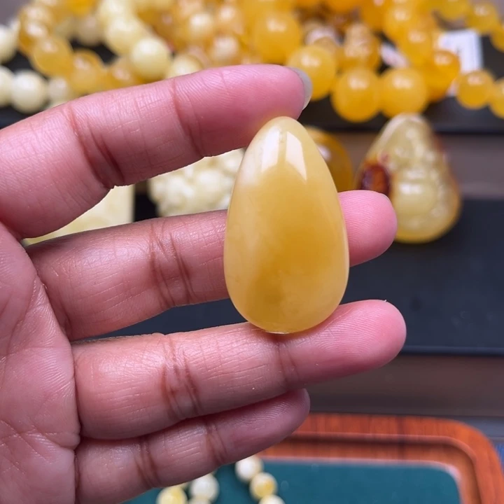 琥珀未镶嵌珠宝奇石M104号