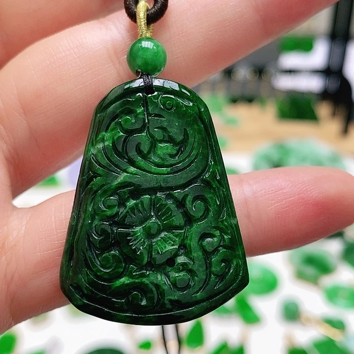 翡翠未镶嵌颈饰挂件