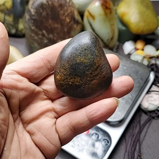 和田玉未镶嵌把件