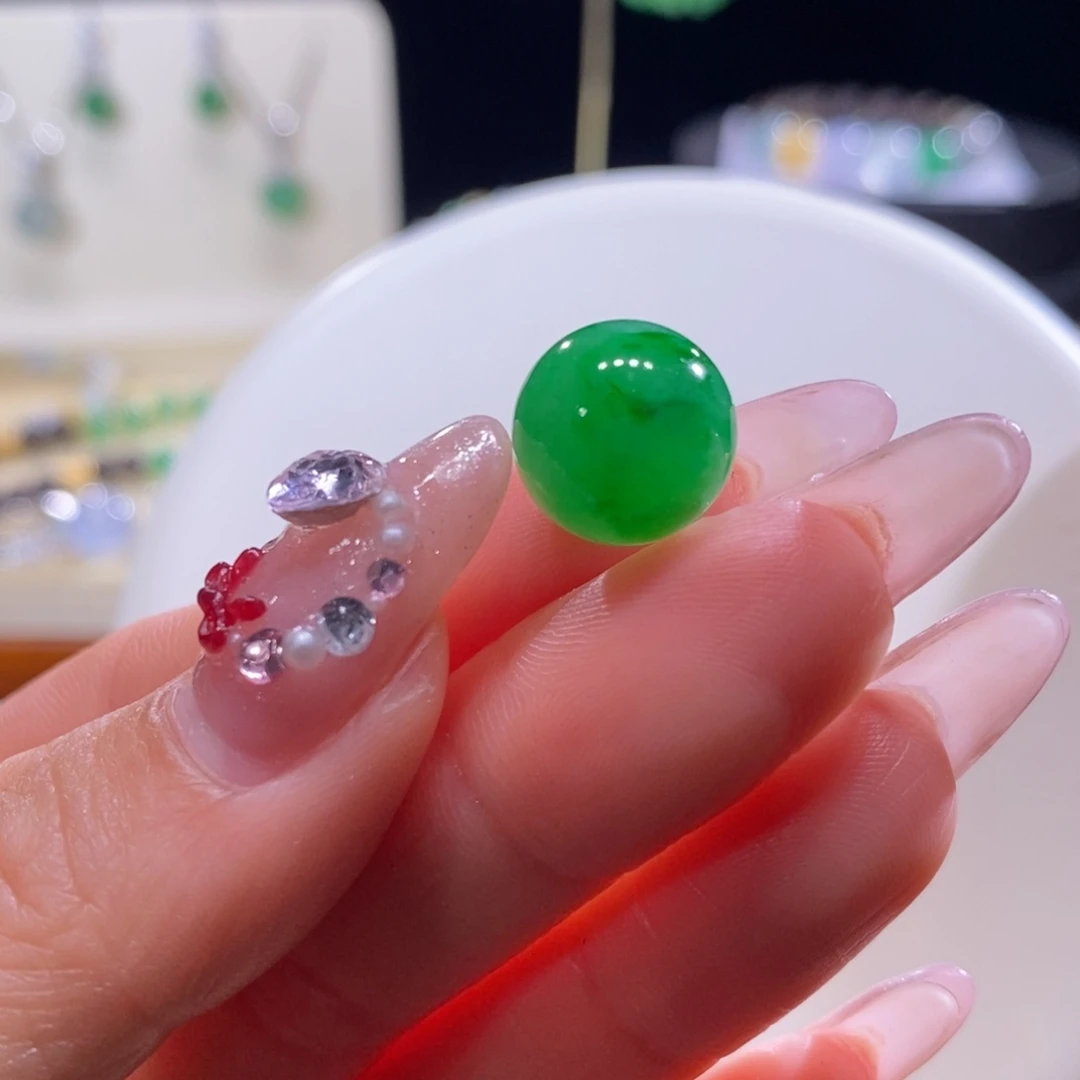 翡翠未镶嵌颈饰翡翠冰辣阳绿珠（可遇不可求的）