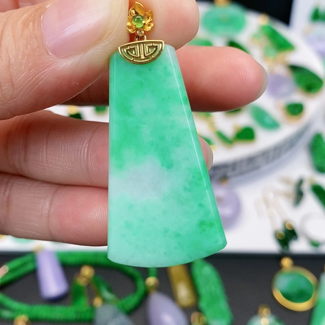 翡翠吊坠(不含链)18K金镶嵌