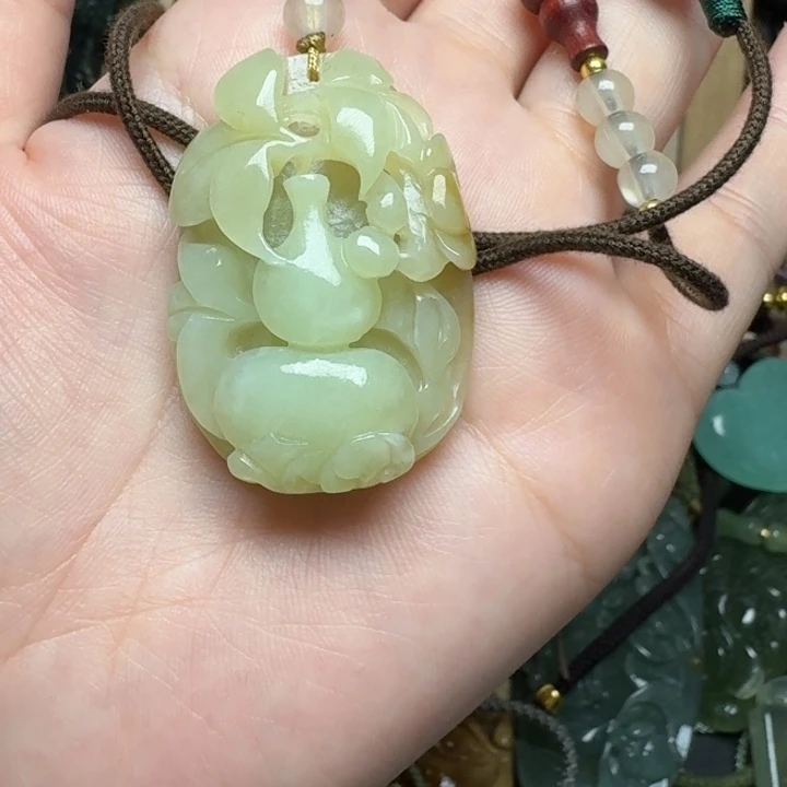 未镶嵌蛇纹石玉颈饰