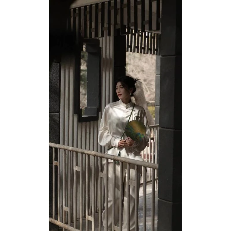 “新中式”典雅提花衬衫