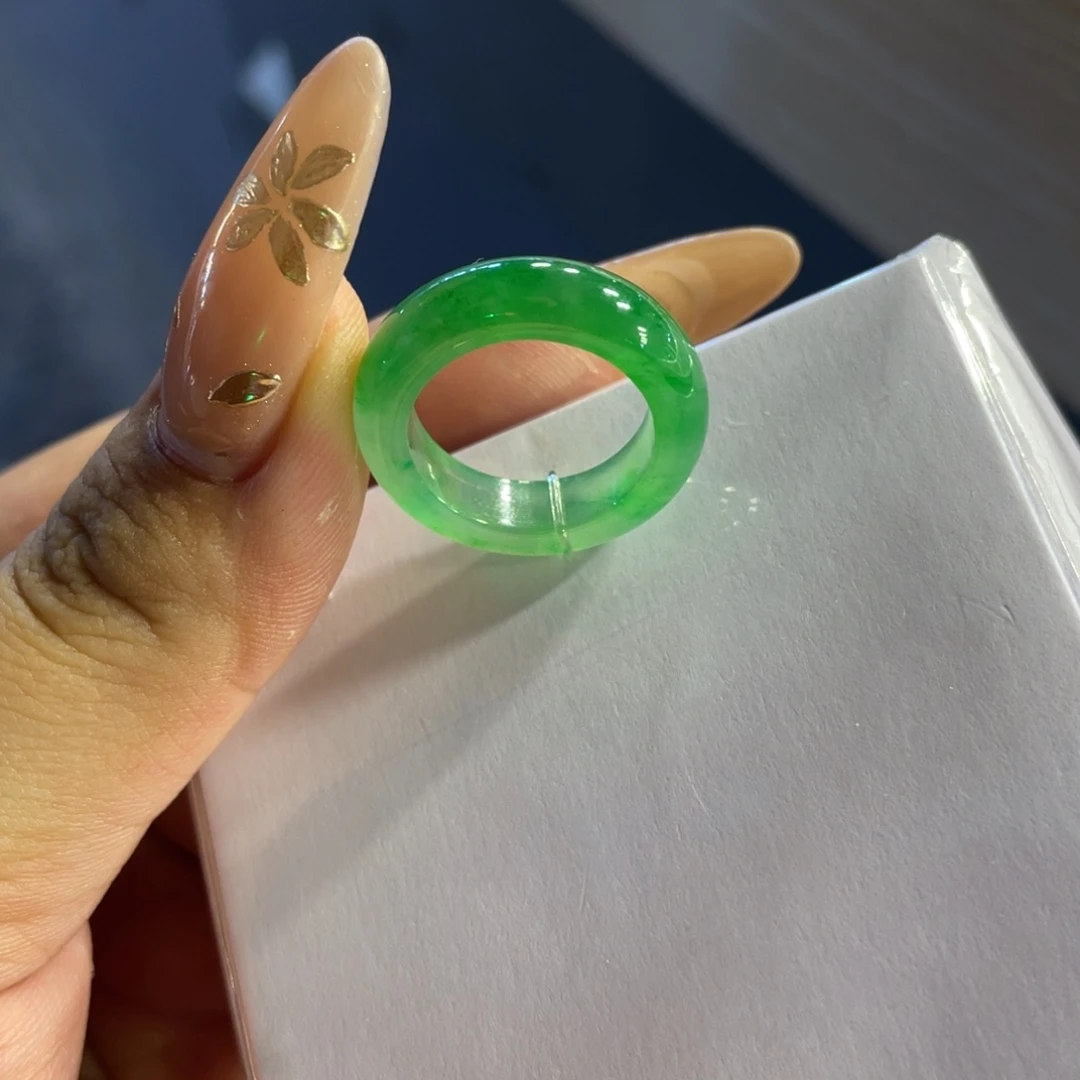 颈饰未镶嵌翡翠戒圈