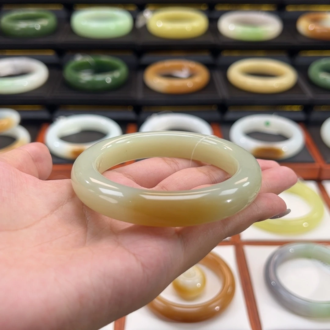 和田玉（糖玉）手镯未镶嵌