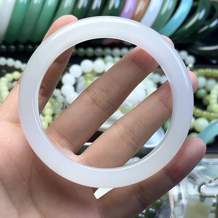 未镶嵌手镯石英质玉