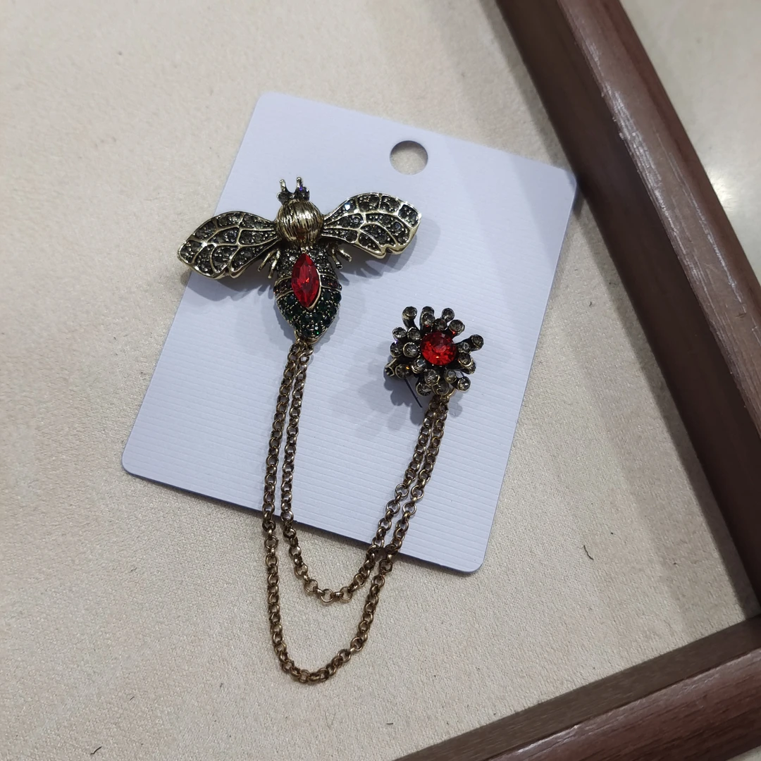 新款专场红色蜜蜂别针皇冠配饰B81