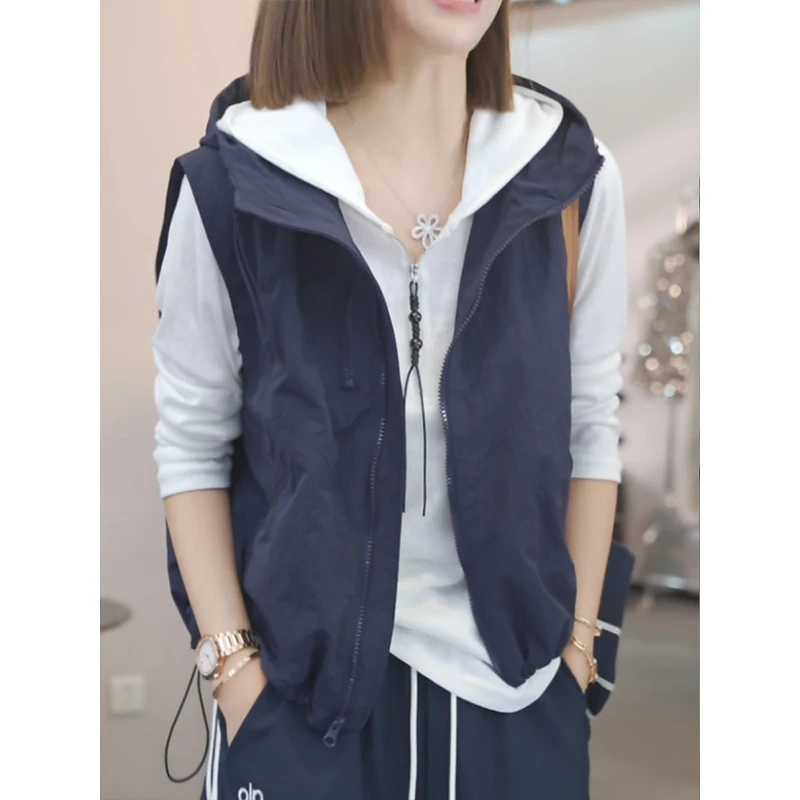 松弛感穿搭一整套2025早秋新款时尚简约连帽t恤+马甲外套两件套潮