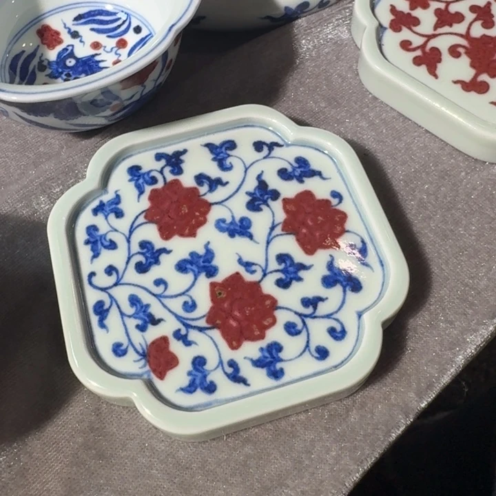 峰***景德镇陶瓷釉里红杯碟