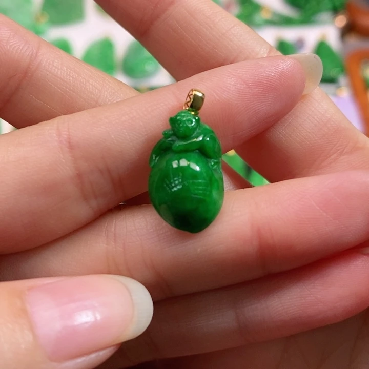 颈饰未镶嵌翡翠吊坠