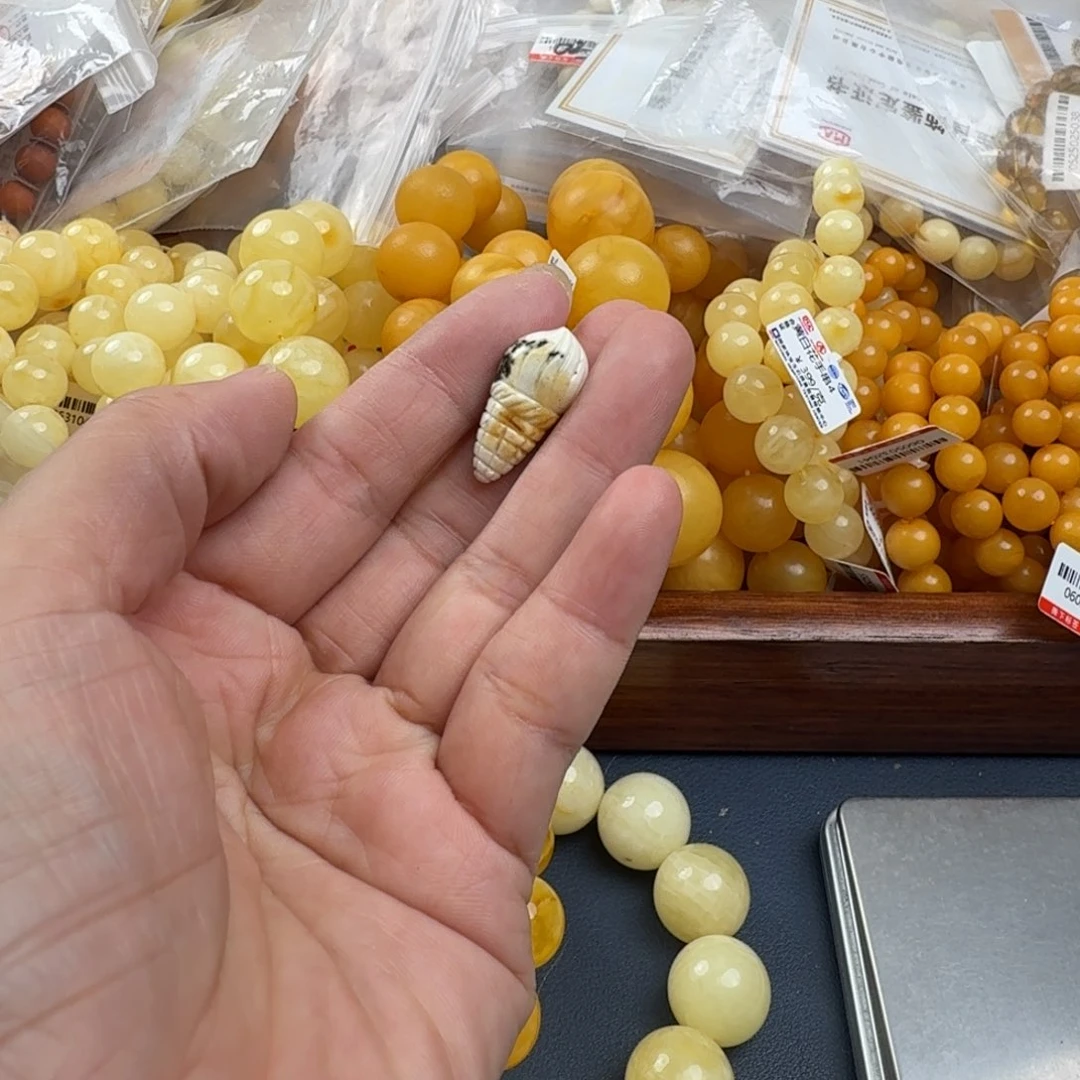 未镶嵌琥珀珠宝奇石