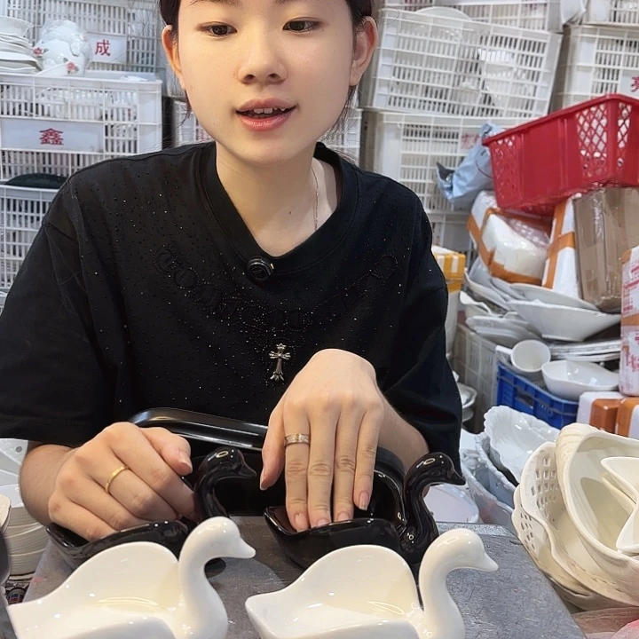 碟微瑕产品………两白两黑鹅子