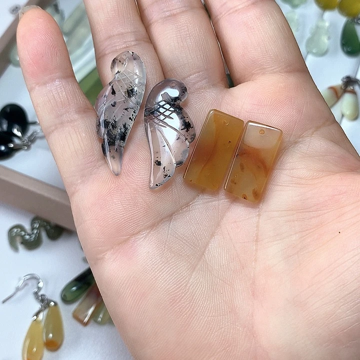 蛇纹石玉未镶嵌耳环豆*