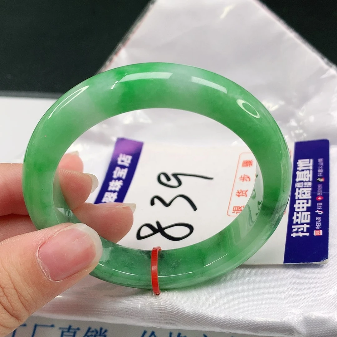 翡翠手镯未镶嵌翡翠