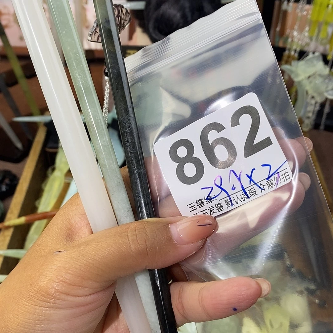 咸***廊未镶嵌蛇纹石玉发饰