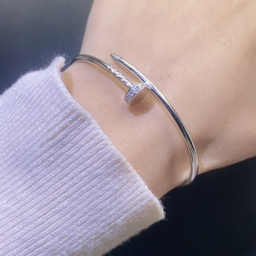 钻石手镯18K金镶嵌钉子手镯K白