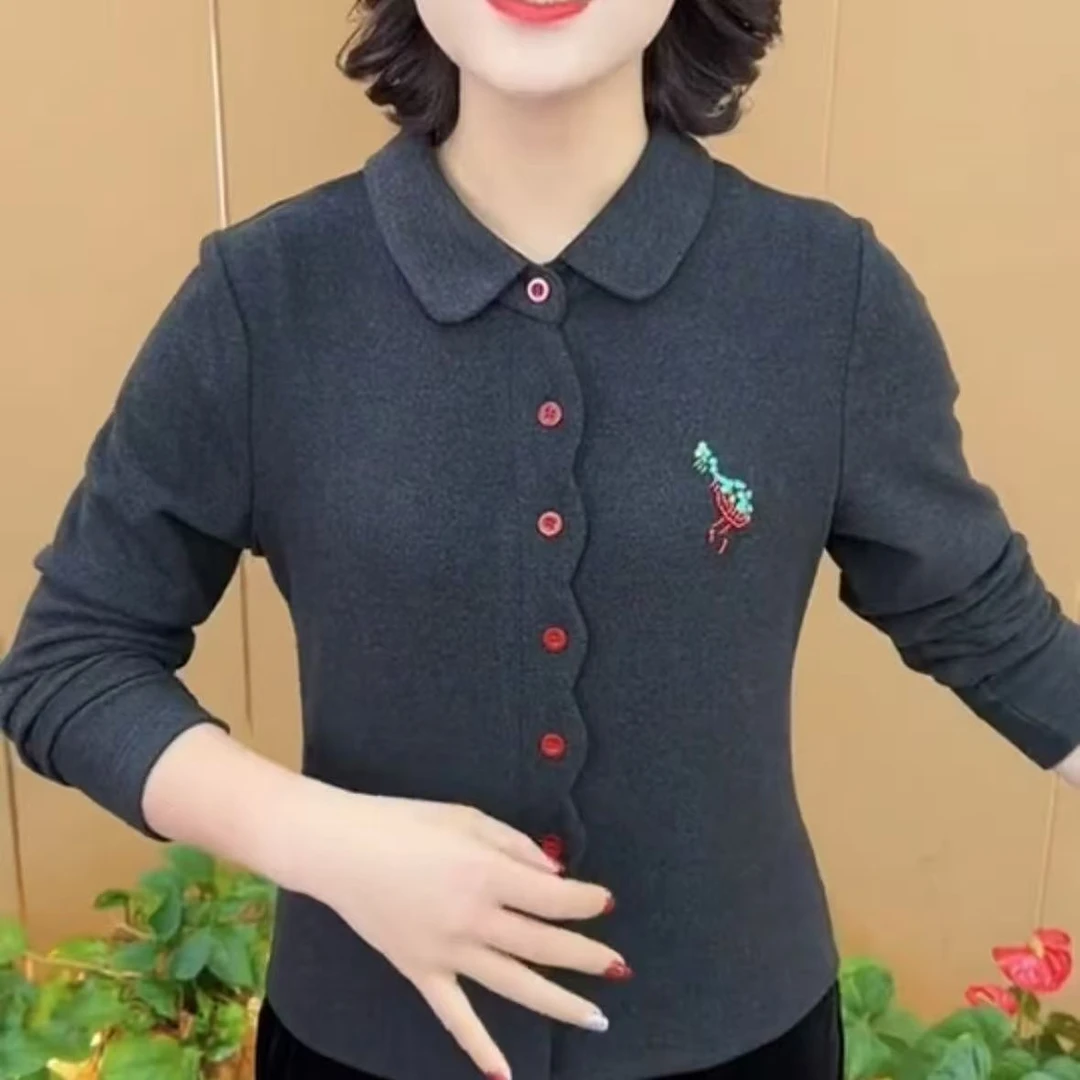 KL德绒妈妈刺绣装秋冬新款防寒保暖显瘦女士打底衫减龄加厚上衣