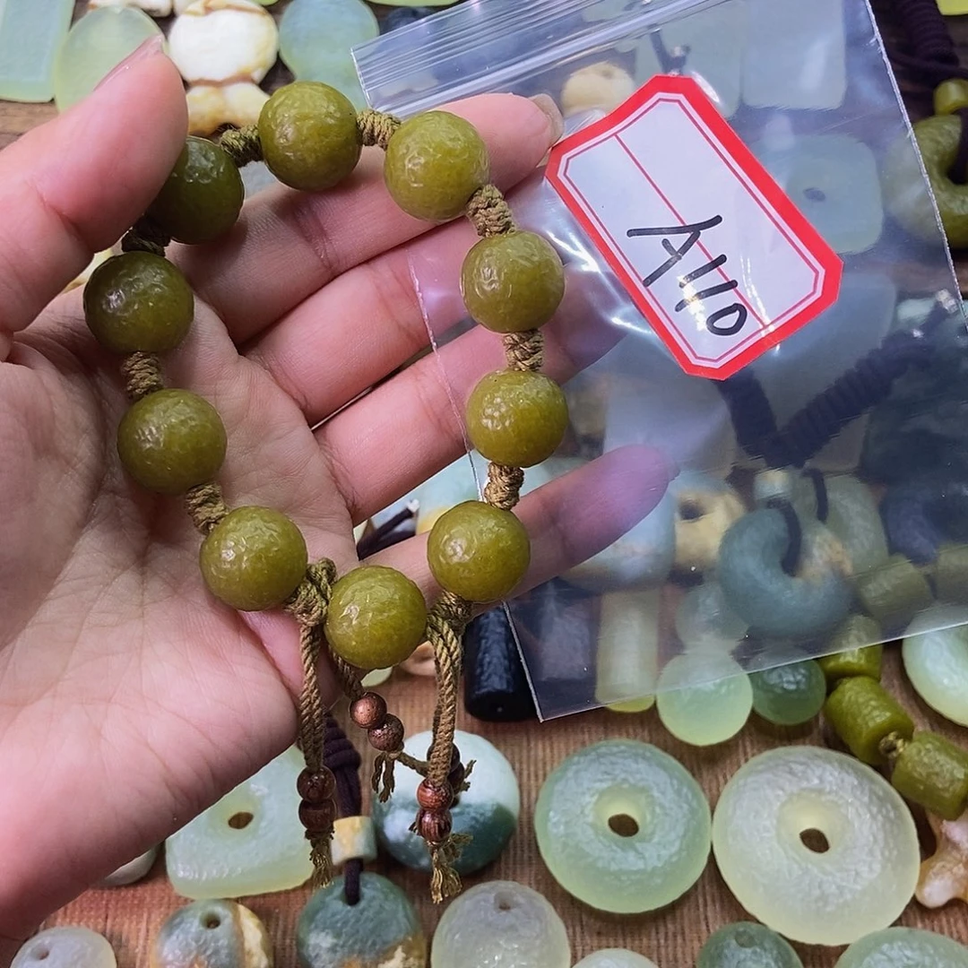 蛇纹石玉未镶嵌颈饰鑫*