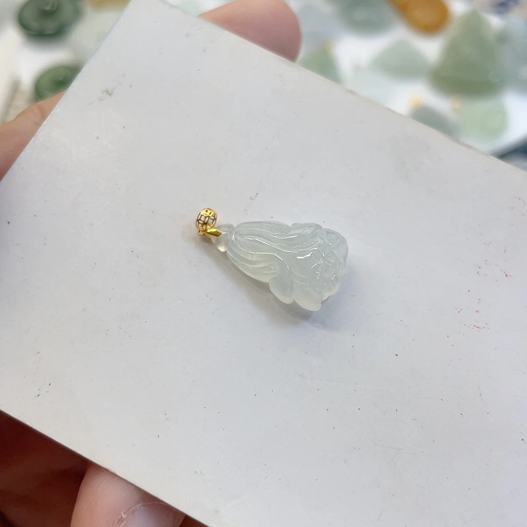 翡翠未镶嵌颈饰小白菜