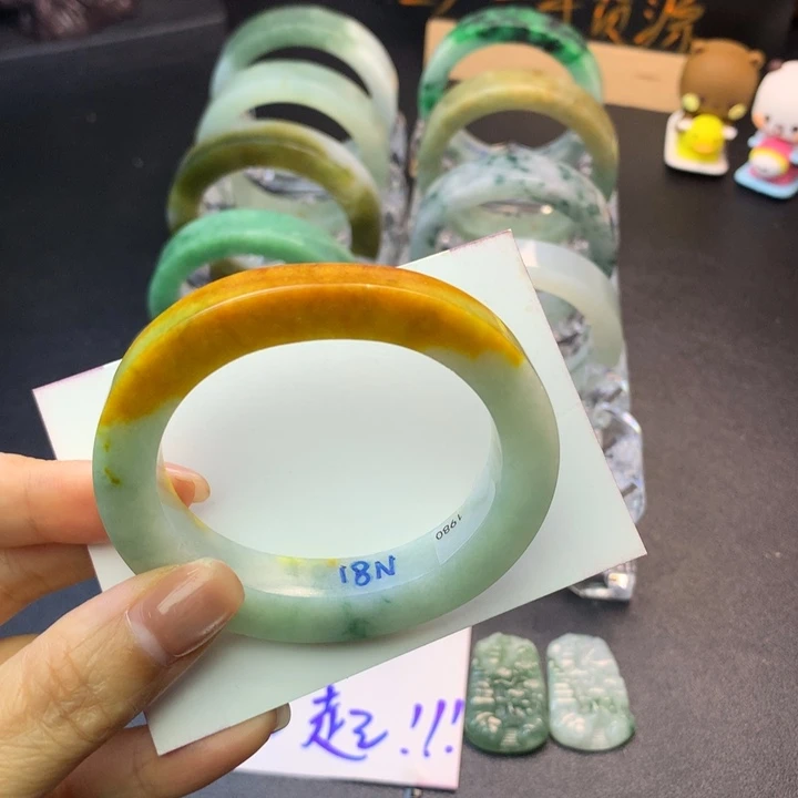 定制翡翠未镶嵌手镯