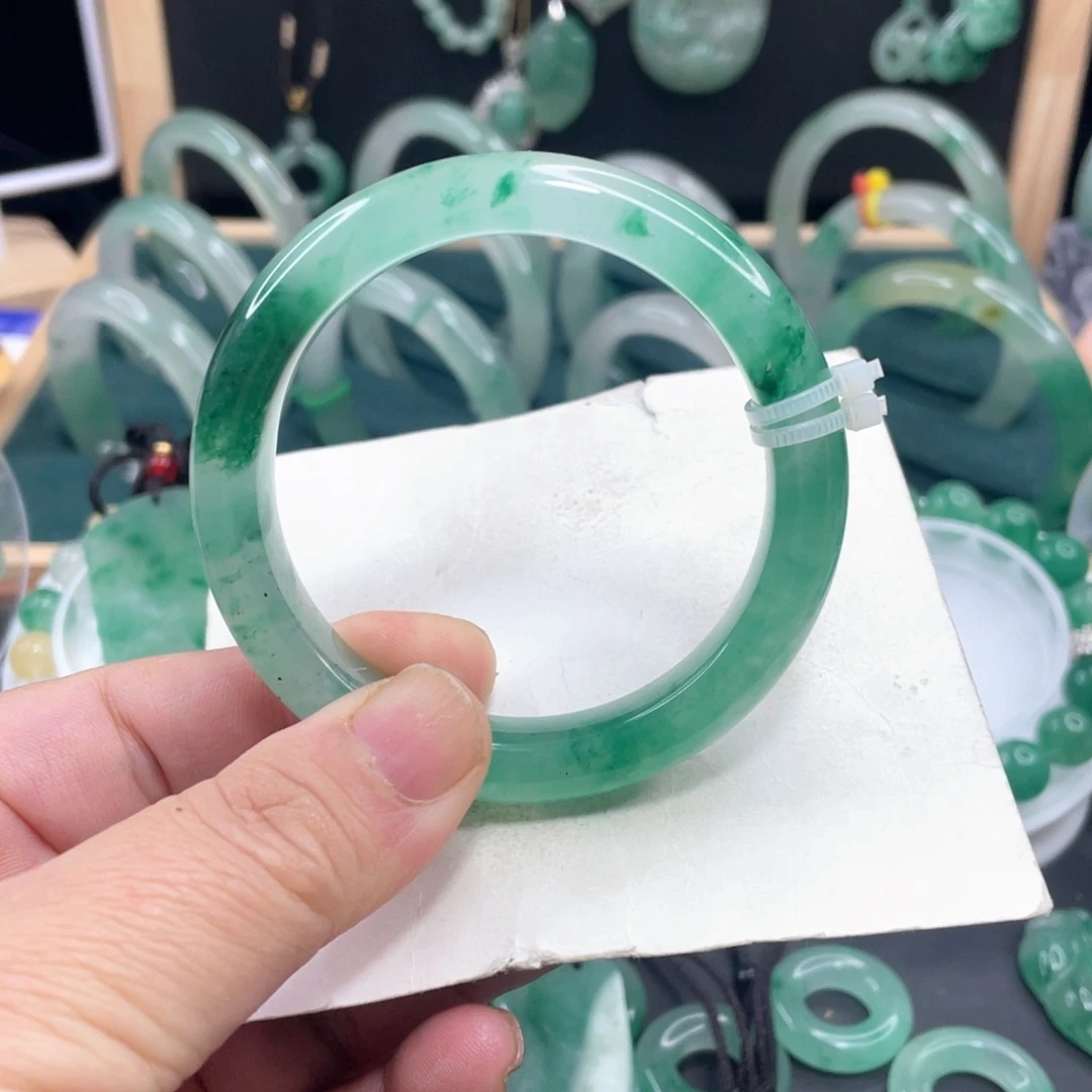 石英质玉未镶嵌手镯