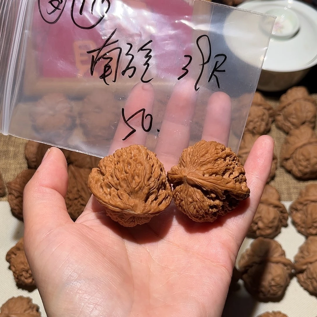 簗***.文玩核桃吊坠南疆50