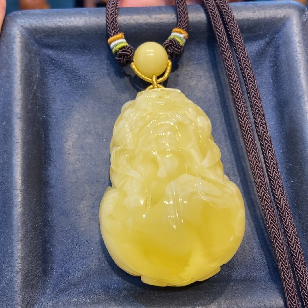 琥珀未镶嵌颈饰蜜蜡