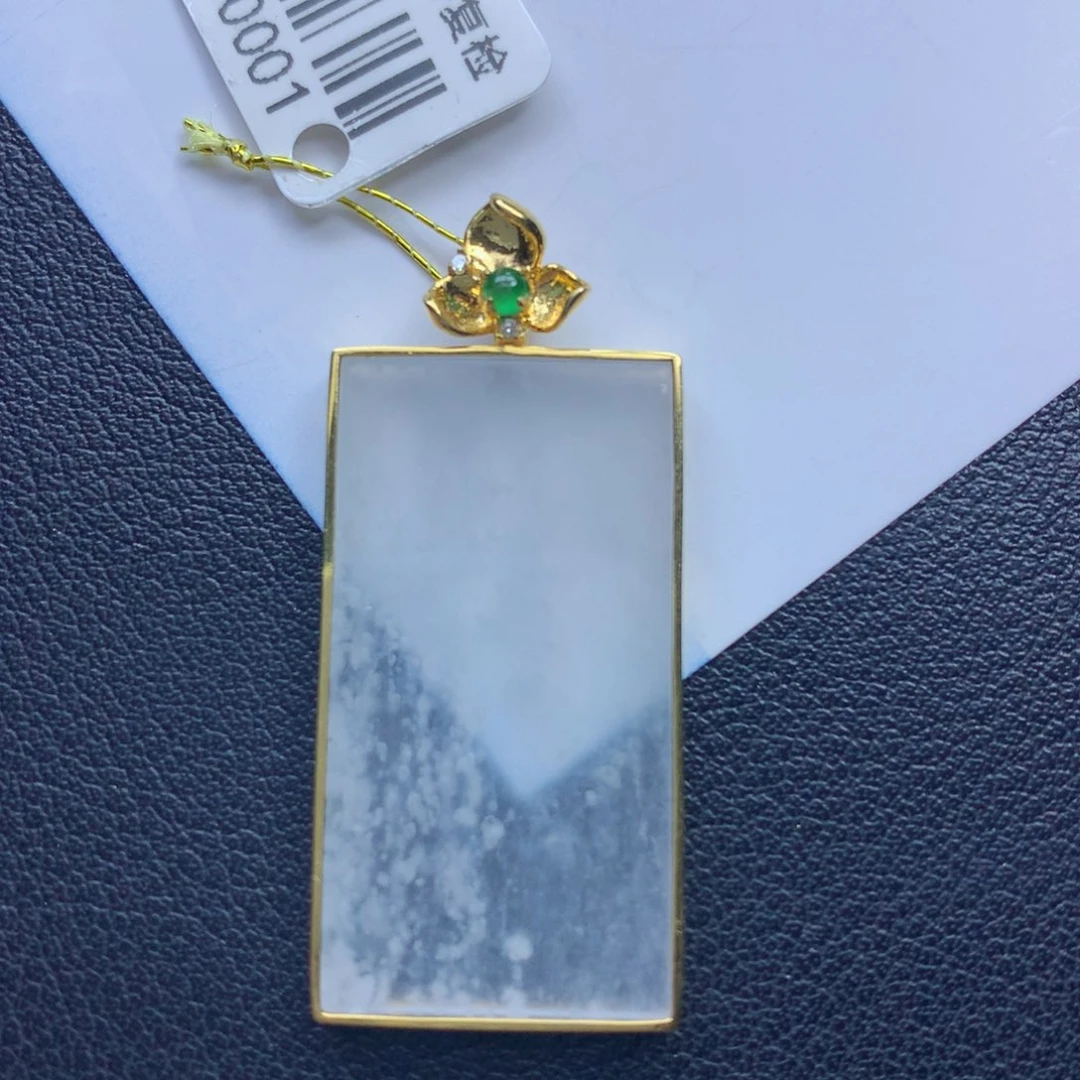 翡翠颈饰未镶嵌无事牌