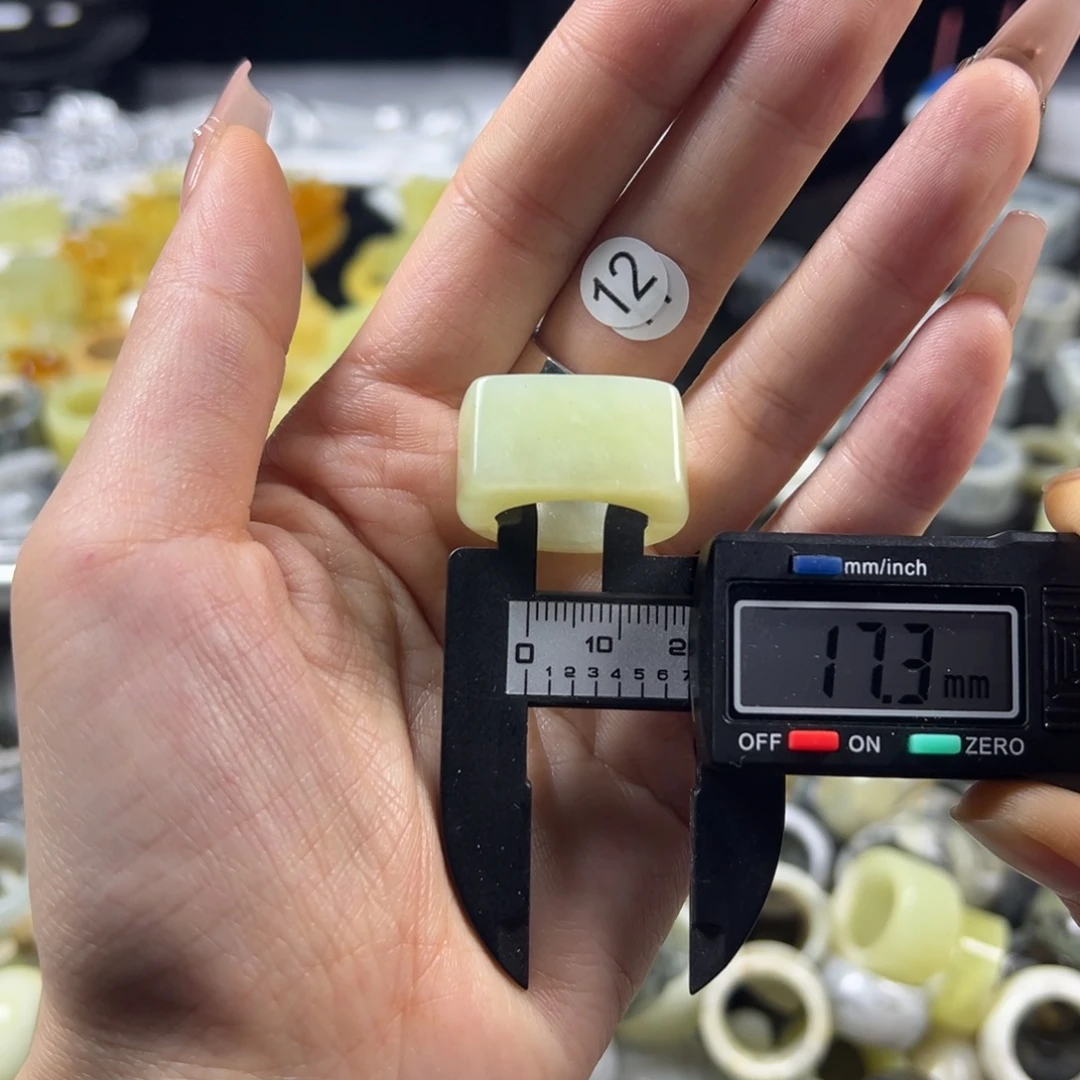 蛇纹石玉未镶嵌戒指