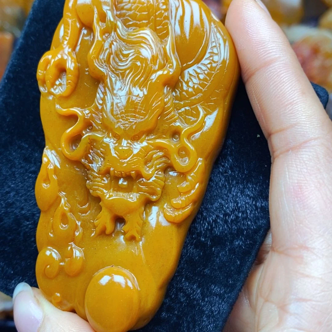 未镶嵌石英质玉（黄龙玉）颈饰