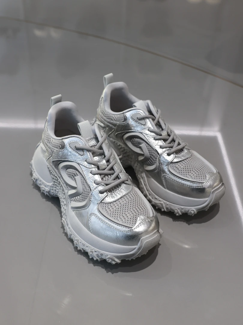 【何载体】2025新品真皮厚底网面透气百搭厚底增高老爹鞋女鞋