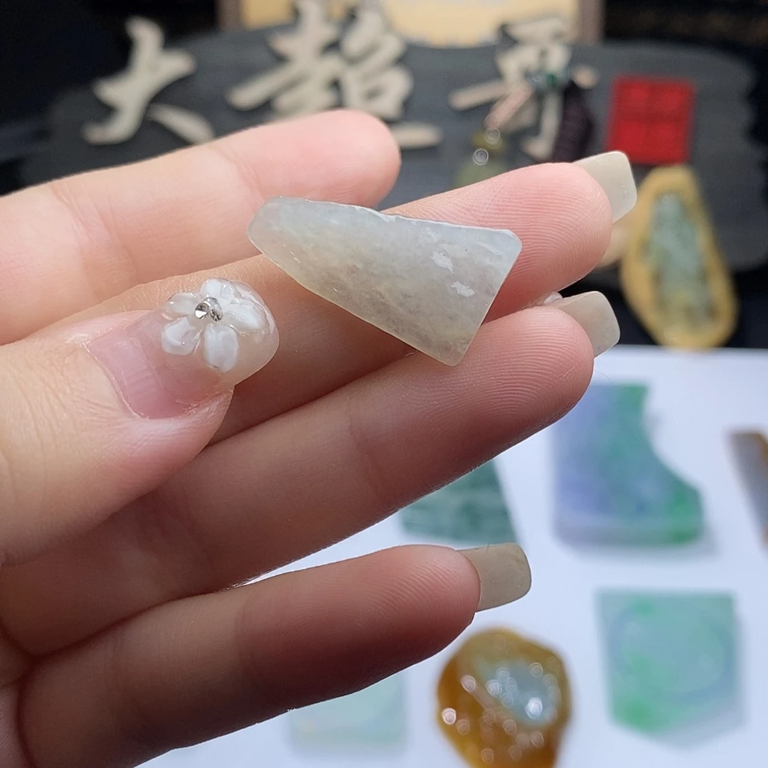 翡翠未镶嵌颈饰福利