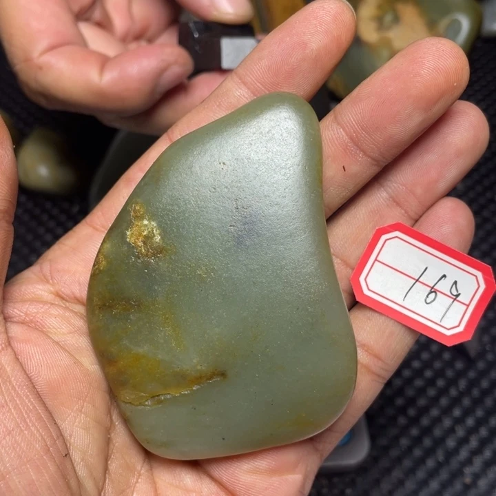 颈饰未镶嵌和田玉一****牙169